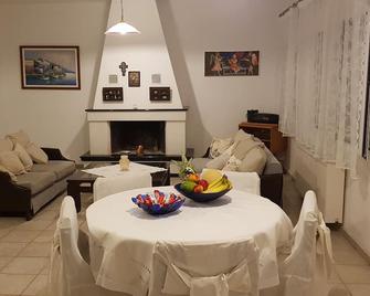 Silver Villa Raches - Karavomilos - Comedor