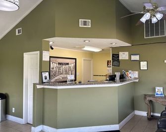 Super 8 by Wyndham Picayune - Picayune - Reception