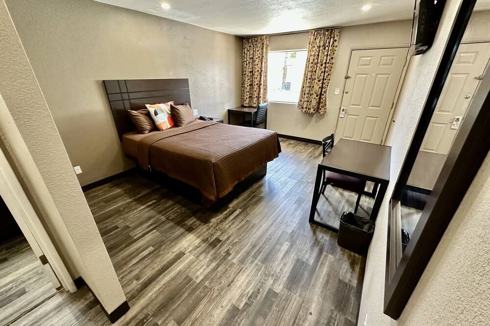 ويست إن ناو - داونتاون فلاجستاف