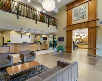 Best Western Plus Lacey Inn & Suites - Lacey - Lobby