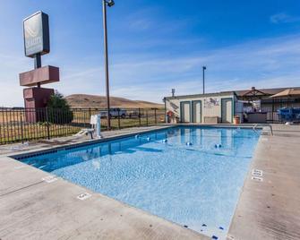 Quality Inn and Suites Goldendale - Goldendale - Pool
