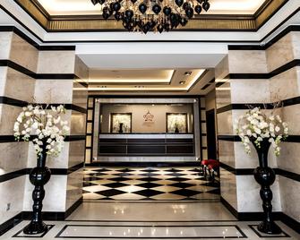 Majestic Boutique Hotel Deluxe - Xanh Pê-téc-bua - Lễ tân