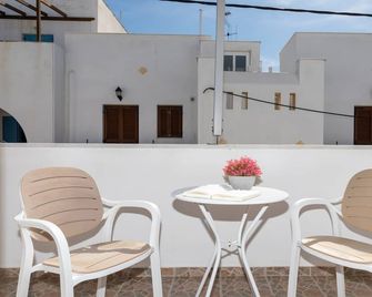 Depis place and apartments - נאקסוס - מרפסת
