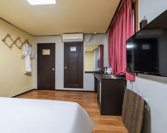 Jangchung Yangmi Motel - Seoul - Bedroom
