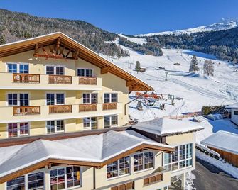 Hotel Alpen-Royal - Jerzens - Building