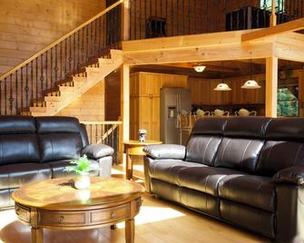 A Slice of Salisbury-Pool, Hottub 10 Acre - Salisbury - Sala de estar