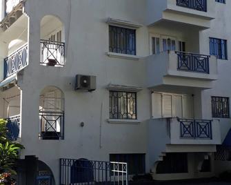 Seaview Apartment in Flic en Flac - 60 m² with Balcony - Flic en Flac - Edificio