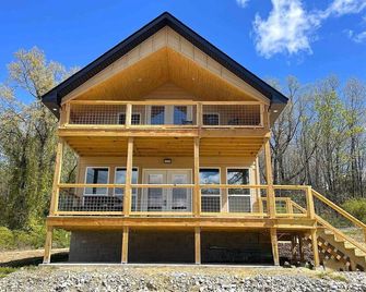 Family/Pet Friendly, Peaceful Cabin, Lakeview, Deck with Norfork Lake views - Henderson - Building