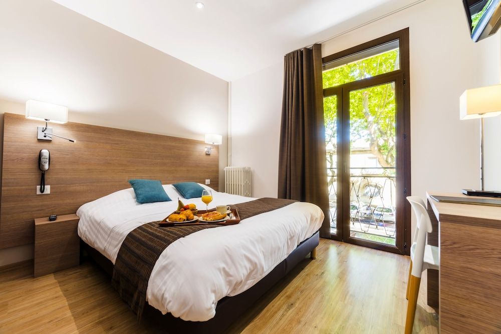 Logis Hôtel le Cours - Saint-Gilles - Slaapkamer