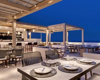 Sandblu Resort - קאמארי - מסעדה