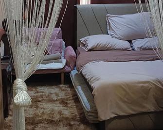 Pet friendly condo near NAIA with massage chair and pool - Las Piñas - Habitación