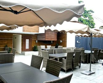 The Scarlet Lodge - Lagos - Restaurante