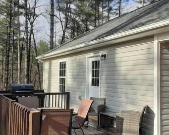 Woodsy cottage next to Lake James - Morganton - Patio