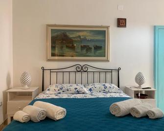 fiori catene tra le torri - Conversano