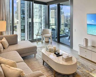 Signature Luxury 12 Floor 2br Parking Ocean Views - Cedar Creek, Gold Coast - Living room