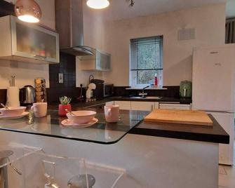 Peaceful & Pet Friendly, 200mtrs to Dundrum Centre - Dublín - Cocina