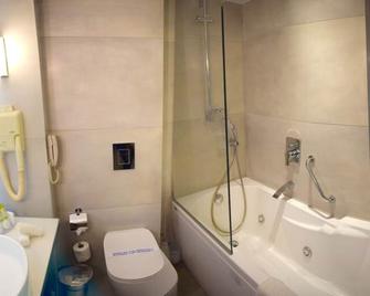 Minos Mare Hotel - Adelianos Kampos - Bathroom