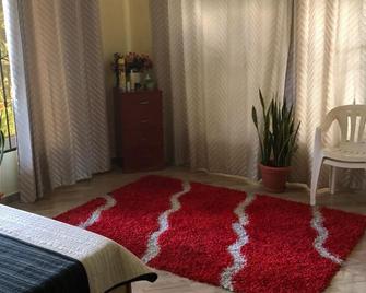 The house is allocated 15min from the Julius Nyerere International Airport. - Dar Es Salaam - Bedroom