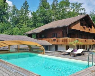 Cosy, mountain-decorated 4-person room with table d'hôtes option - Morillon - Piscina