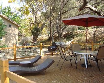 Sequoia Riverfront Cabins - Three Rivers - Patio