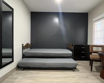 Howard Johnson by Wyndham Flagstaff University West - Flagstaff - Kamar Tidur