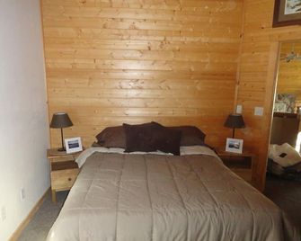 Taking summer rentals! - La Pointe - Bedroom