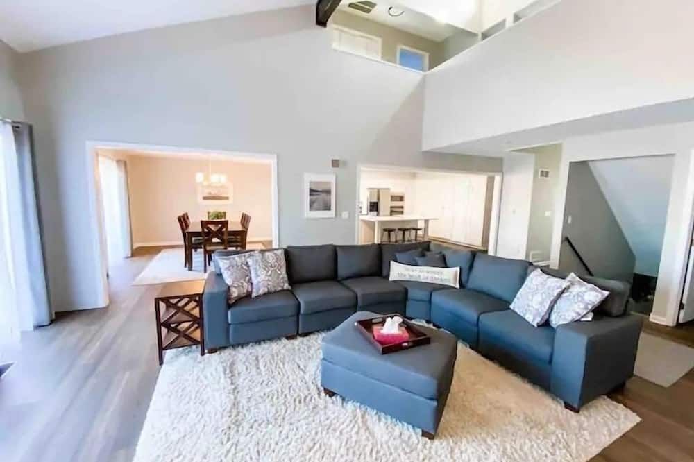 Newly Remodeled in Pistakee Bay on the Chain O' Lakes - McHenry - Obývací pokoj