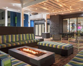 Home2 Suites by Hilton Lake Charles - Lake Charles - Building
