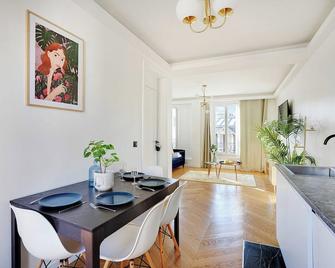 Magnificent Apartment - 2br/6p - Tour Eiffel - Paris - Dining room