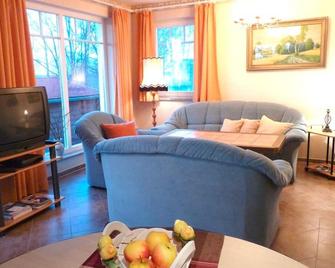 Ferienhaus am Fleesensee - Göhren-Lebbin - Wohnzimmer