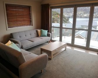 Alpine Village - Queenstown - Living room