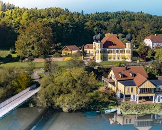 Fewo Schloß Ramspau - Forsthaus Westwohnung (4-Star Dtv) - Regenstauf - Outdoors view