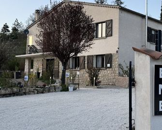Bnb Castellane Chambre D'hotes B&b - Castellane - Edificio