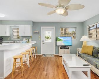 50 Gulf Beach Rd - Unit 1 home - Fort Myers Beach - Sala de estar