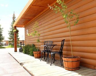 Elkhorn Cabins And Inn - West Yellowstone - Patio