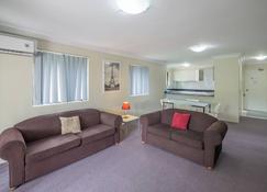 Parkside Apartments - Sydney - Living room