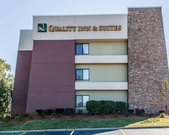 Quality Inn & Suites Warren - Detroit - Warren - Building
