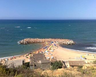 دار- تيليدجين - الجزائر - شاطئ