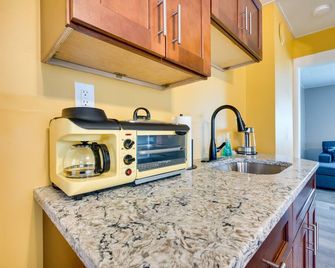 Easthampton Vacation Rental - Walk to Breweries! - Easthampton - Cocina