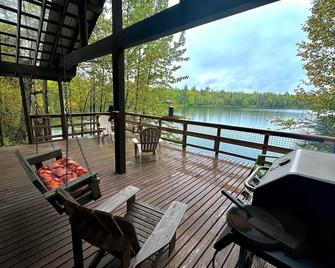 Kivi Lake Cottage in Nikiski - Nikiski - Balcony