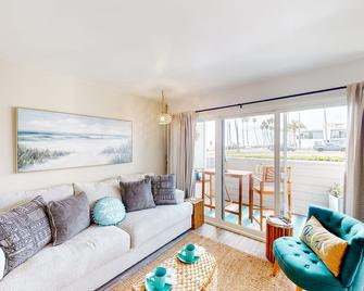 Pacific Street Hideaway, Unit 2 - Oceanside - Living room