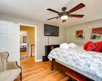 A Little Palace! Kettering 3br Mins From Downtown - Kettering - Bedroom