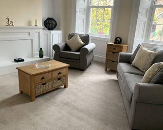 Cosy Apartment 1 - Lanark Town Centre - Lanark - Living room