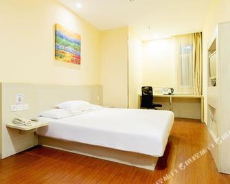 Hanting Express (Linyi Bus Station) - Linyi - Bedroom