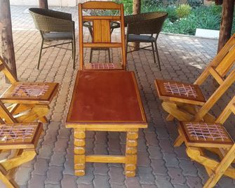 Tintech Bed & Breakfast - Francistown - Binnenhof