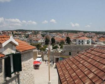 Pansion Kamenar - Primosten