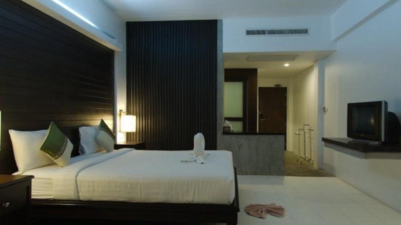 Holiday Park Hotel
