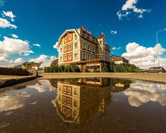 Adler - Astana - Edificio