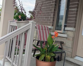 Bright Room full of love and warmth - Bowmanville - Balcón