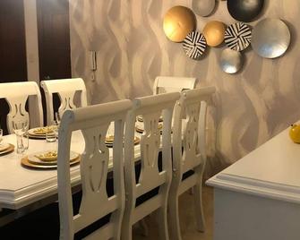 Hermoso apartamento de 2 habitaciones en Ciudad Universitaria - Concepción de La Vega - Dining room